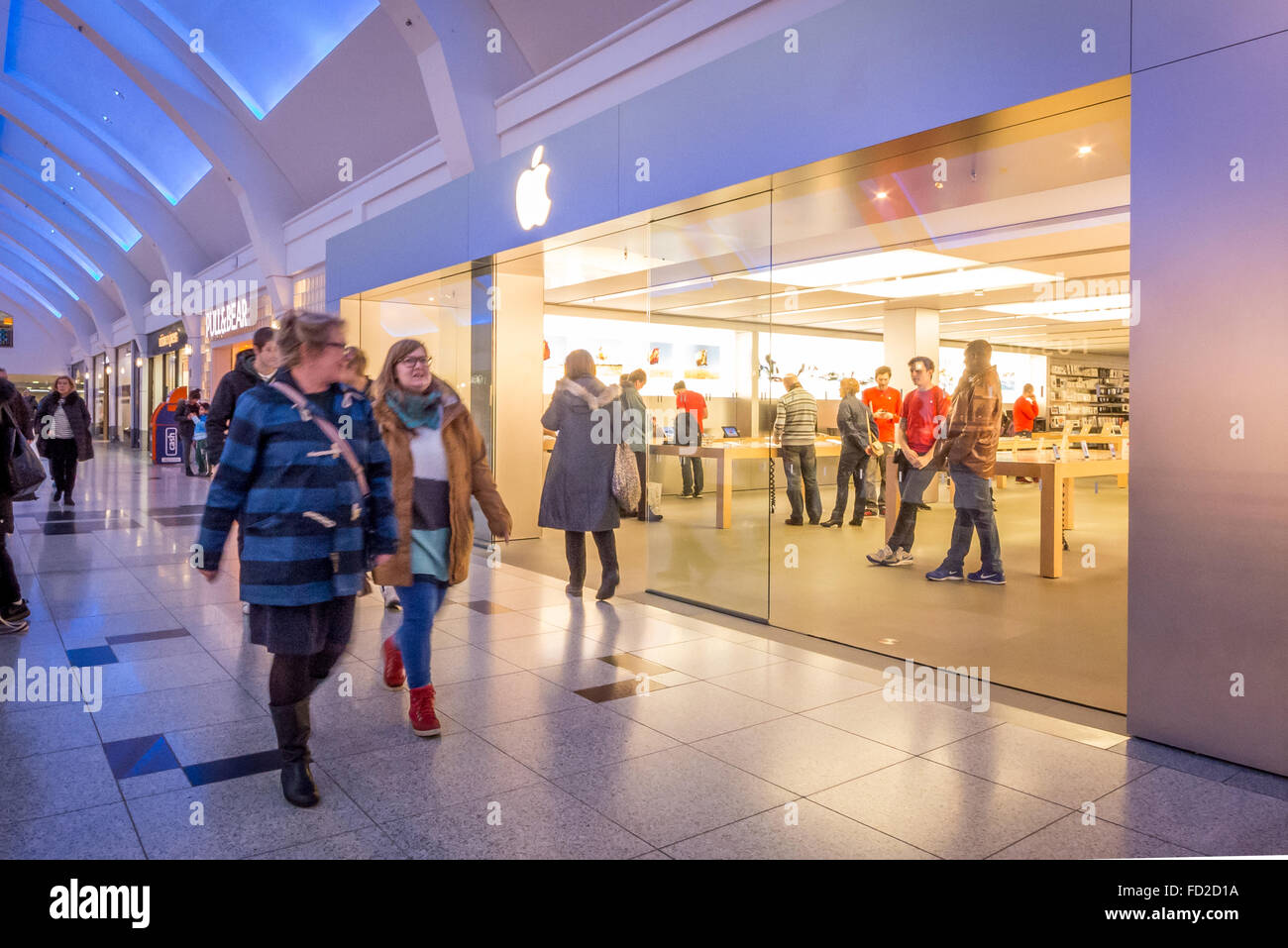 L'Apple Store in Churchill Square Shopping Mall, Brighton. Foto Stock