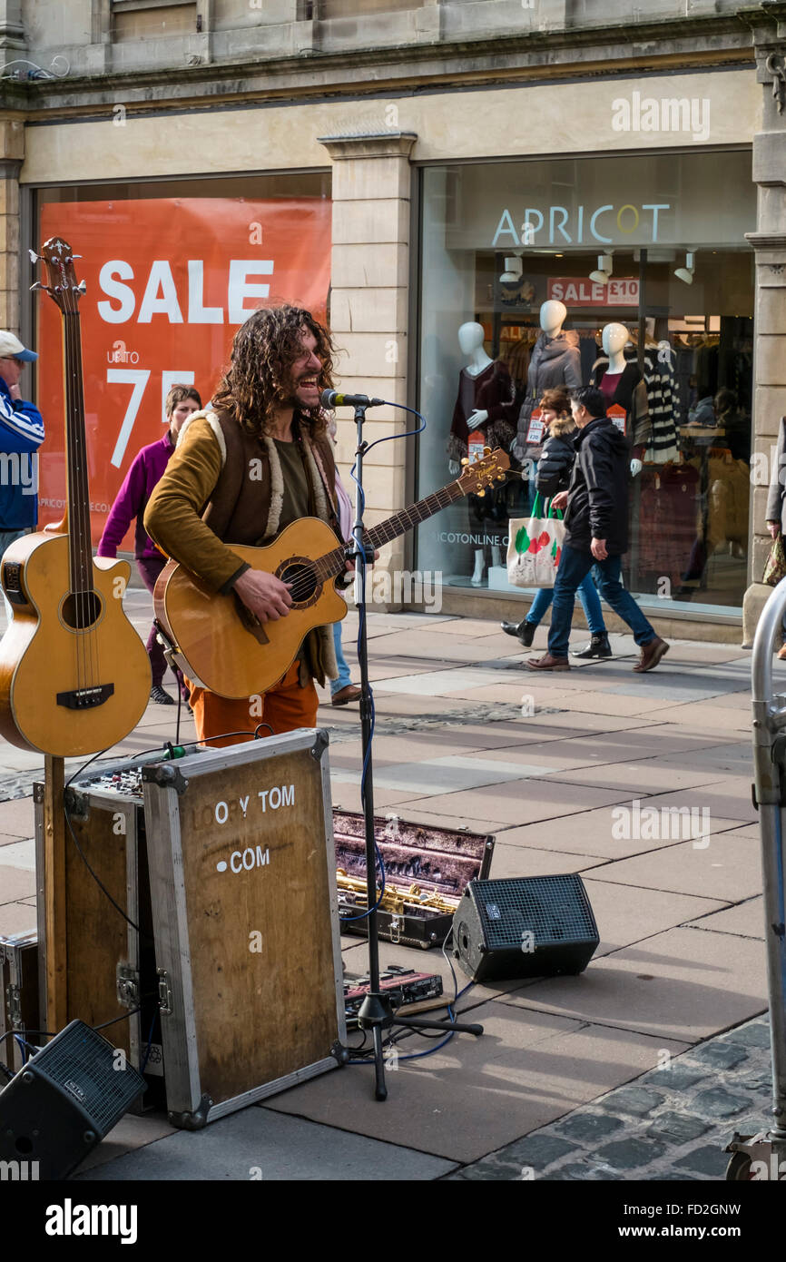 Bath somerset England Regno Unito un suonatore ambulante o animatore di strada Foto Stock