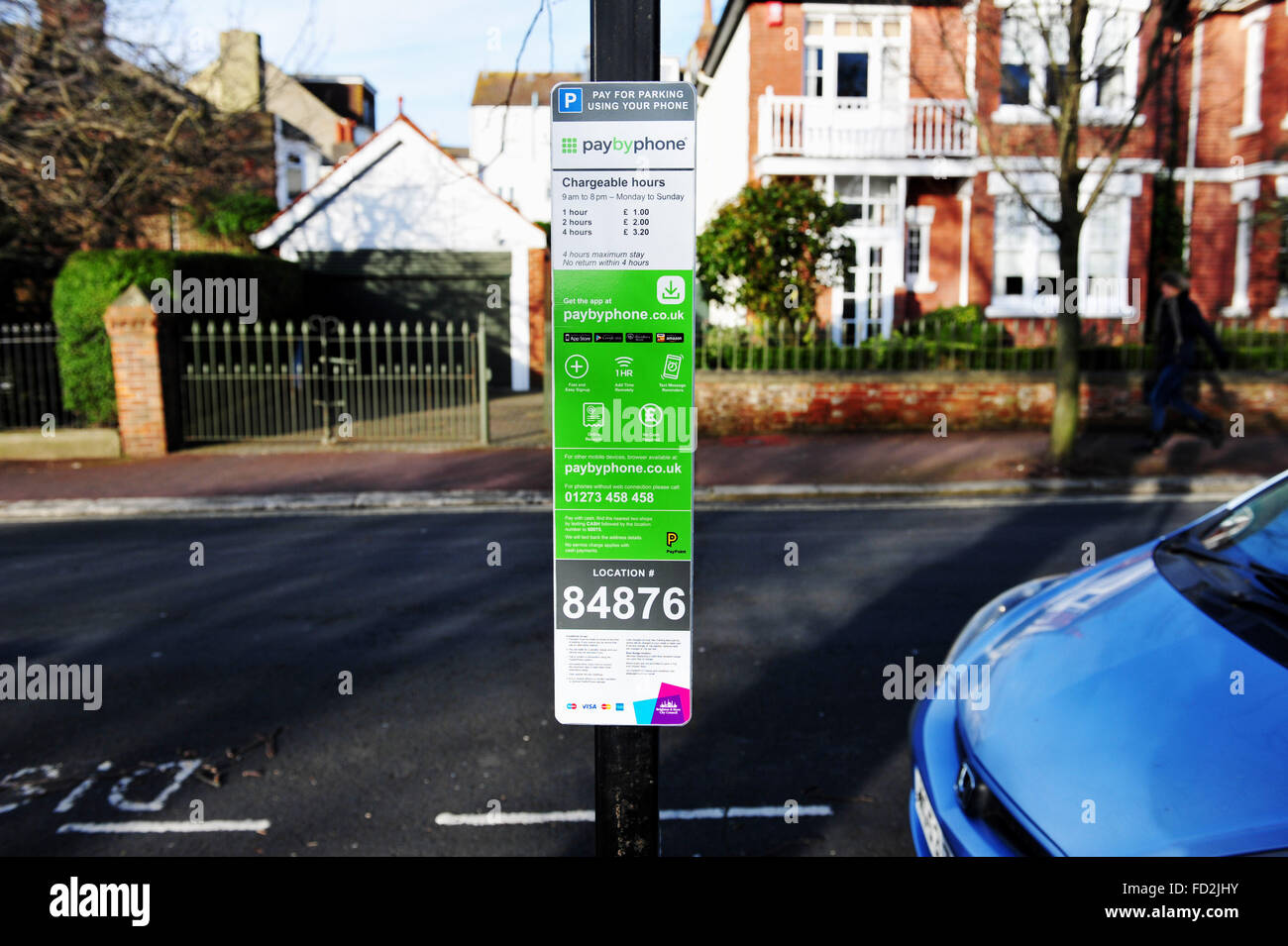 Nuovo PaybyPhone street car parking charges sign in Brighton e Hove Regno Unito Foto Stock