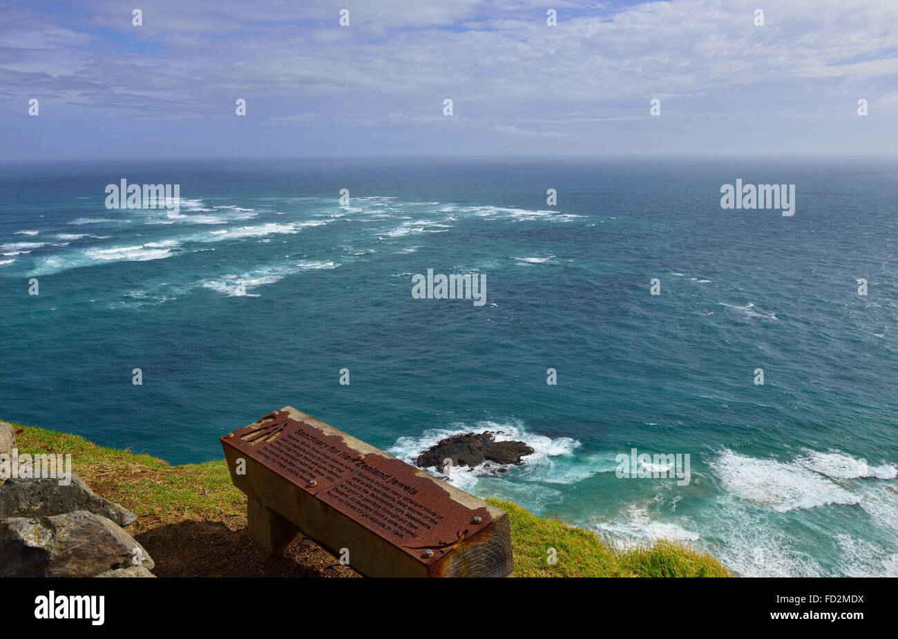 Mare di Tasman e del Pacifico si scontrano a Cape Reinga nord punta occidentale della penisola Aupouri, punta settentrionale della Nuova Zelanda Foto Stock