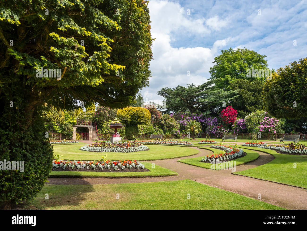 Inizio estate piantando il Victorian flower garden di Wentworth giardini di castello vicino a Barnsley, nello Yorkshire, Inghilterra. Foto Stock