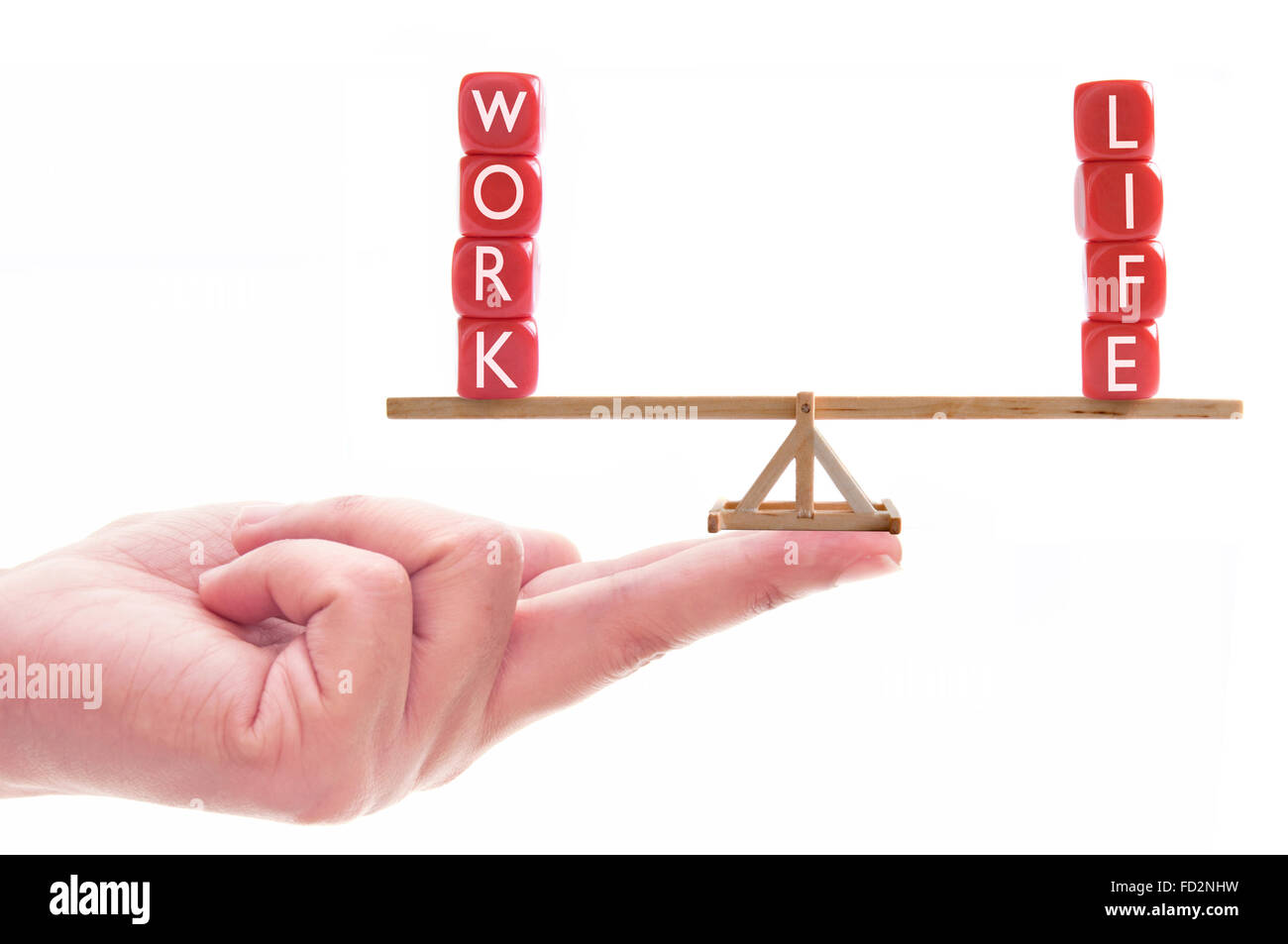 Mano azienda altalena di equilibrio tra vita e lavoro lettere maiuscole Foto Stock