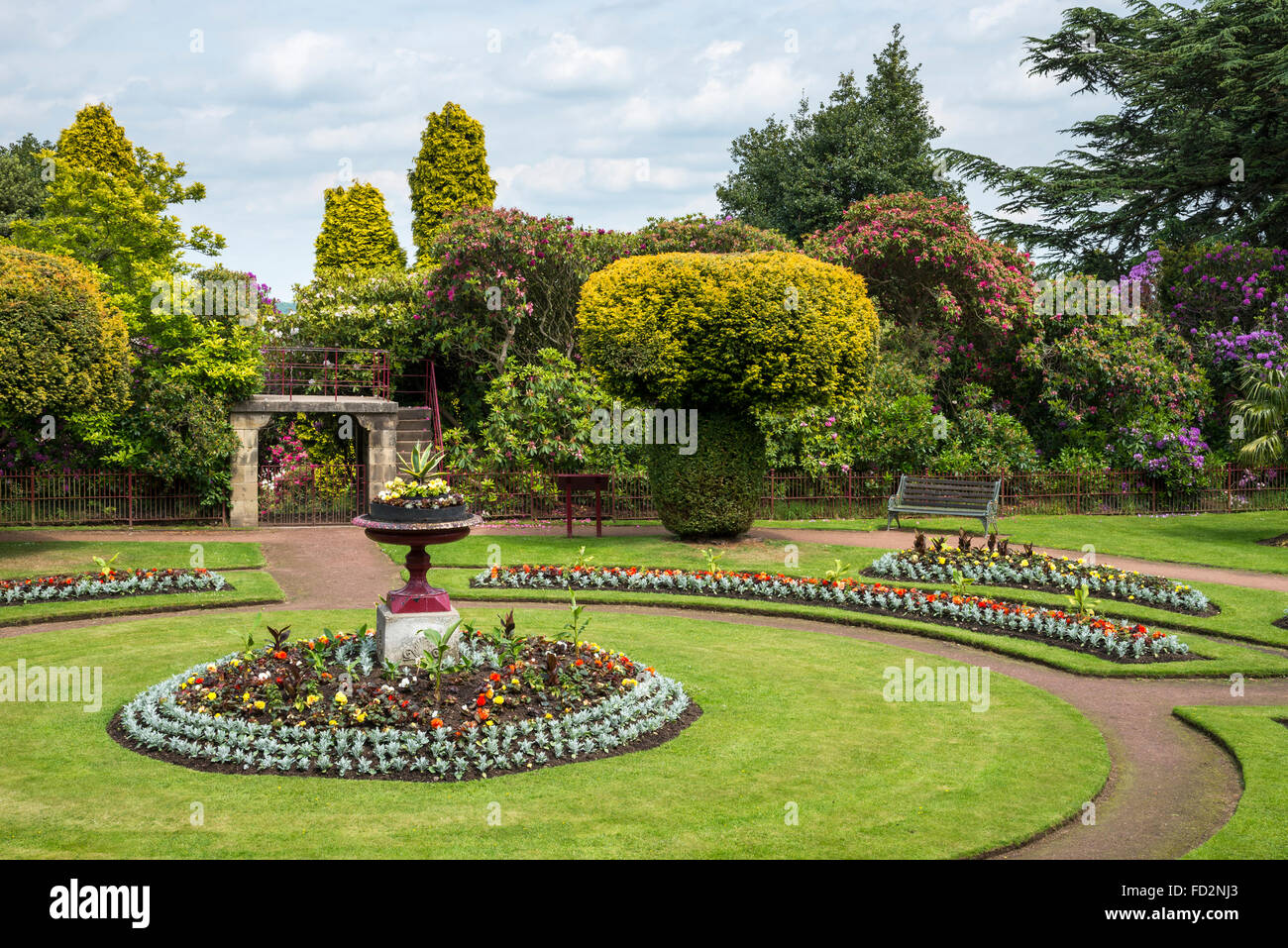Inizio estate piantando il Victorian flower garden di Wentworth giardini di castello vicino a Barnsley, nello Yorkshire, Inghilterra. Foto Stock