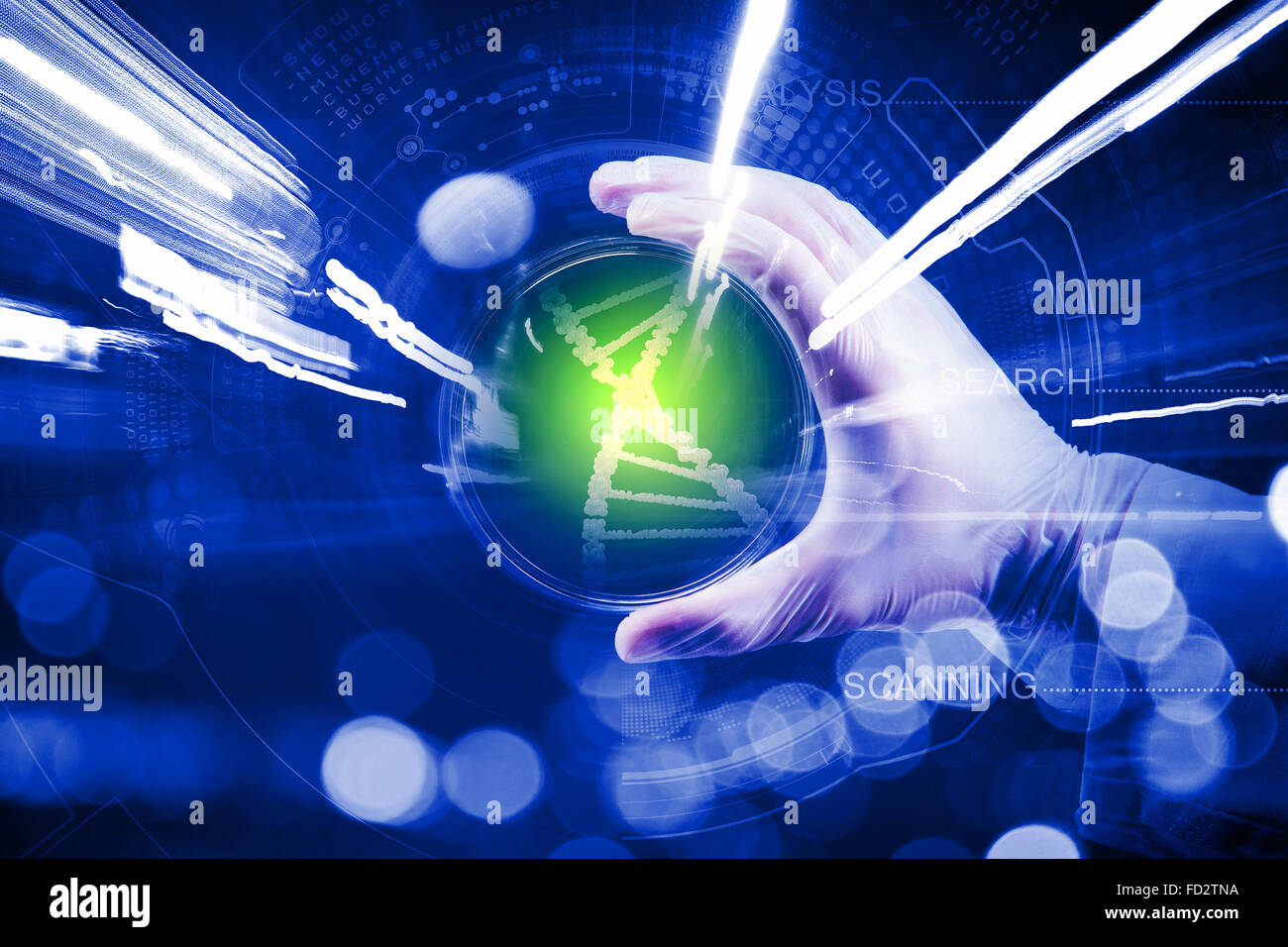 Stretta di mano dello scienziato tenendo piatto di vetro Foto Stock