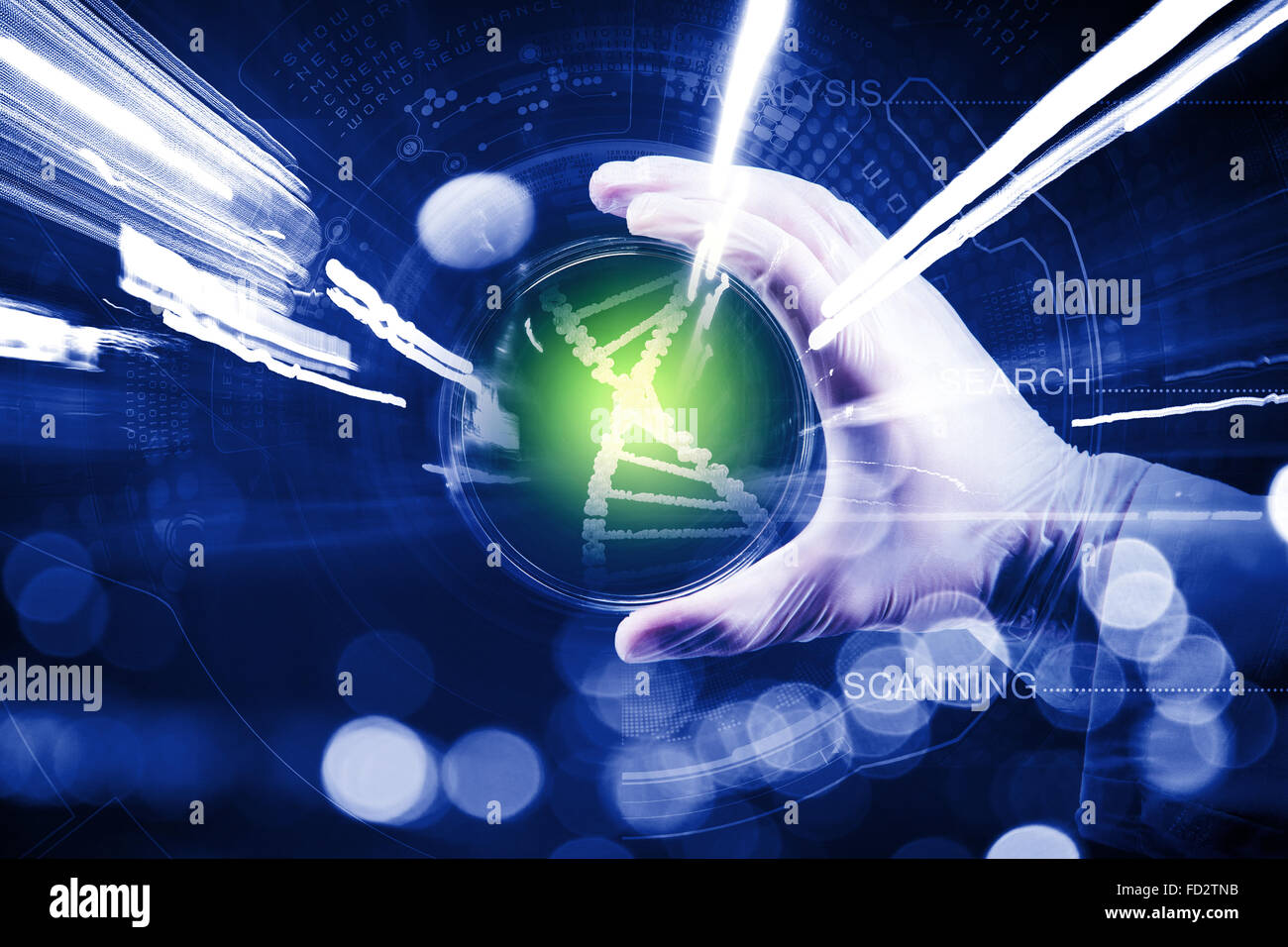 Stretta di mano dello scienziato tenendo piatto di vetro Foto Stock