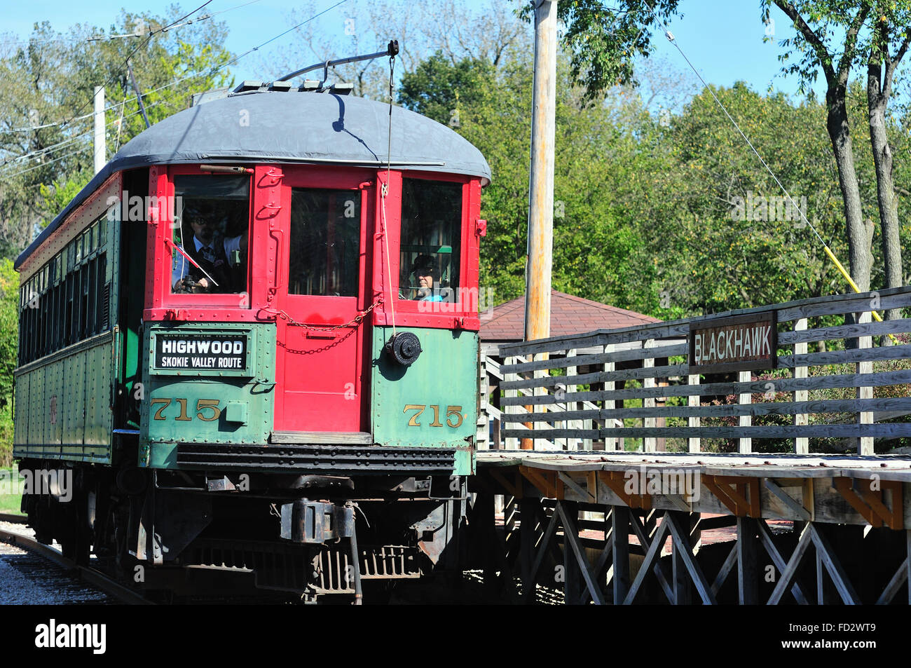 Ex North Shore di Chicago e Milwaukee auto 715 che arrivano alla stazione di Blackhawk sul Fiume Fox Museo Trolley linea. San Carlo, Illinois, Stati Uniti d'America. Foto Stock