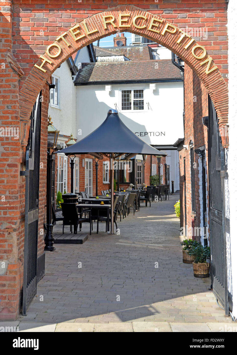 Hotel Reception segno sopra archway a Stratford upon Avon Foto Stock