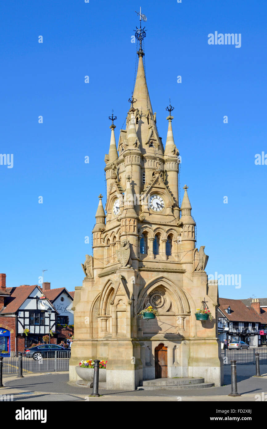 Fontana americana di clock tower monumento in luogo di mercato, Stratford Upon Avon il dono di filantropo George Childs Warwickshire England Regno Unito Foto Stock
