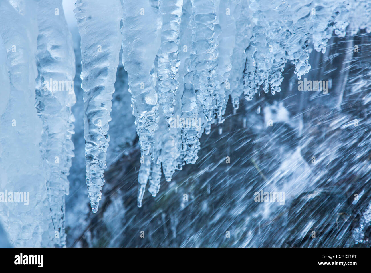 Immagini Stock - Sfondo Invernale Con Neve E Gelo Con Spazio Di Copia.  Acqua Ghiacciata.. Image 156192523