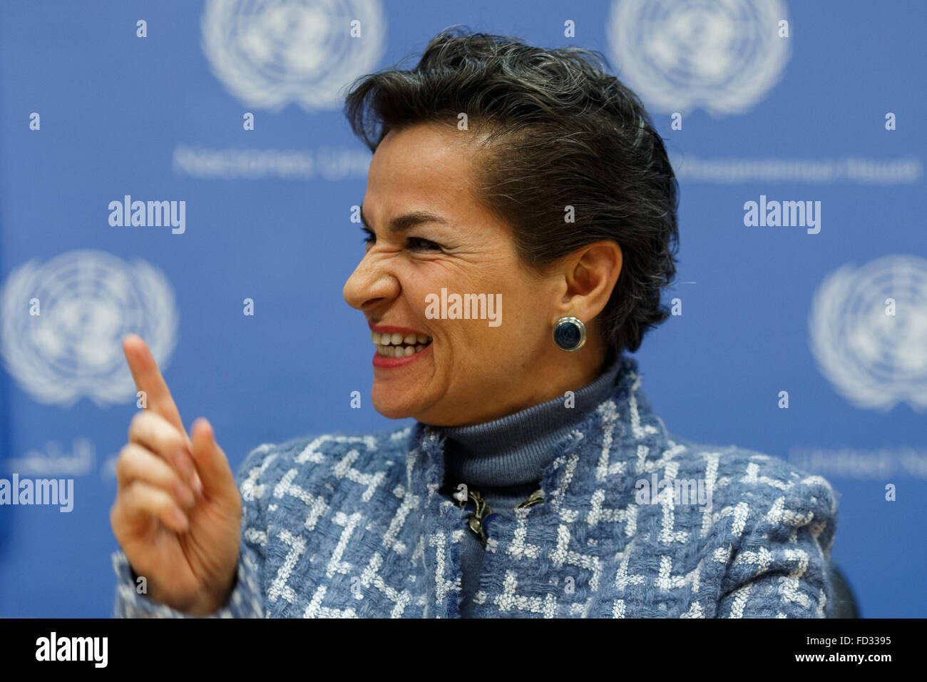 New York, la sede delle Nazioni Unite a New York. 27 gennaio, 2016. Christiana Figueres, Segretario Esecutivo, la convenzione quadro delle Nazioni Unite sui Cambiamenti Climatici (UNFCCC), partecipa a una conferenza stampa su 2016 Vertice degli investitori sui rischi climatici, presso la sede delle Nazioni Unite a New York, 27 gennaio, 2016. Il 2016 Vertice degli investitori sui rischi climatici è tenuto presso la sede delle Nazioni Unite di mercoledì, invita gli investitori a costruire sulla forte slancio dalla recente clima di Parigi accordo. Credito: Li Muzi/Xinhua/Alamy Live News Foto Stock