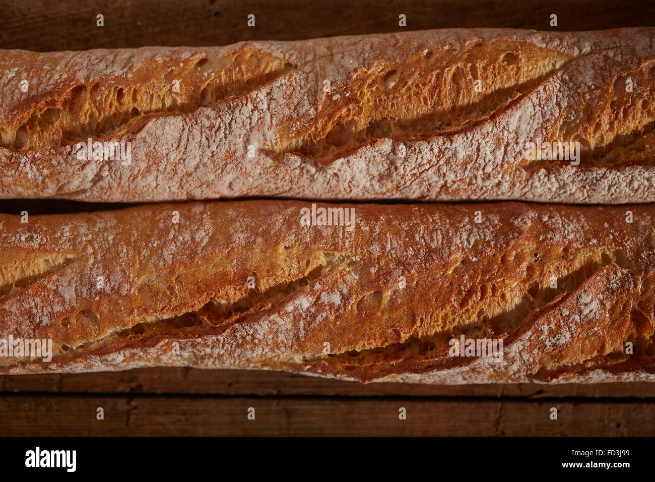 Due baguette, il classico filone di pane francese Foto Stock