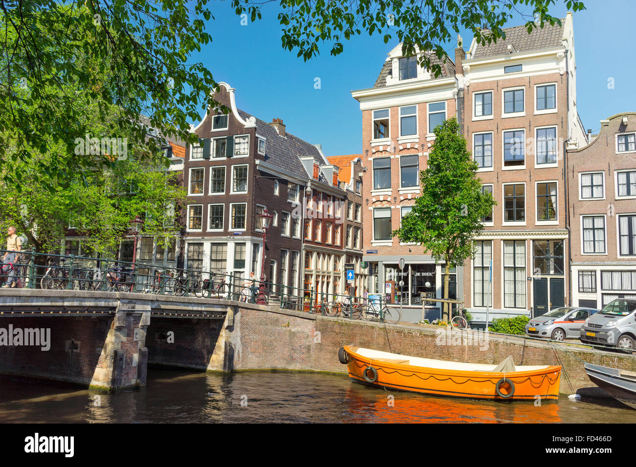 Amsterdam - 11 Giugno: Reestraat ponte con Prinsengracht intersezione  lifestyle in estate Foto stock - Alamy