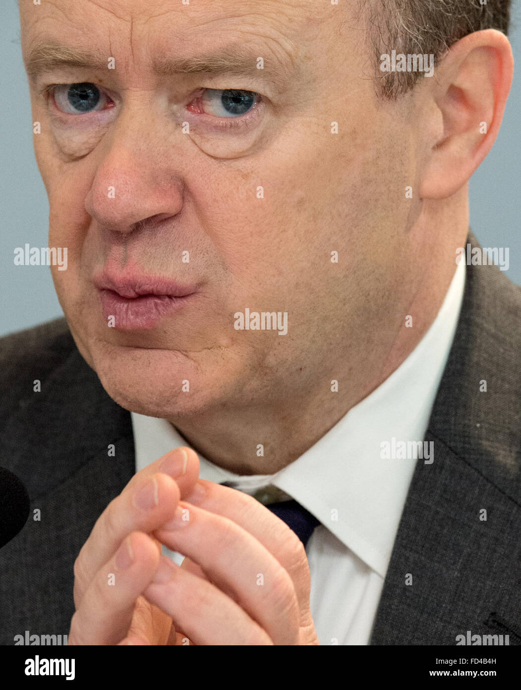 John Cryan, Co-CEO di Deutsche Bank, parla al bilancio conferenza stampa  presso la Deutsche Bank Headquarters in Frankfurt am Main, Germania, 28  gennaio 2016. La Deutsche Bank di bilancio per l'anno precedente