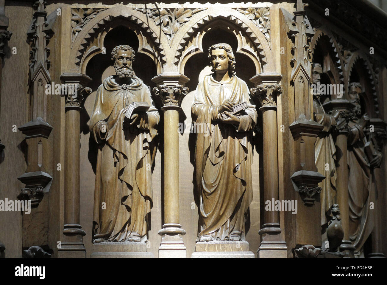 Sculture in legno di evangelisti sul pulpito. Santissima Trinità Abbazia. Foto Stock