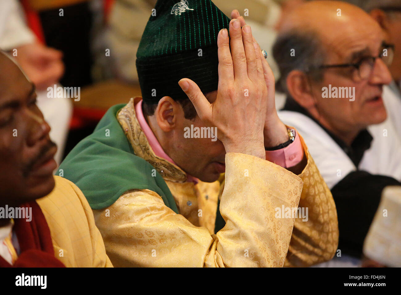 Omaggio a sufi sheikh Mawlana Shaykh Nazim Al Haqqani al Paris Grande moschea. Foto Stock