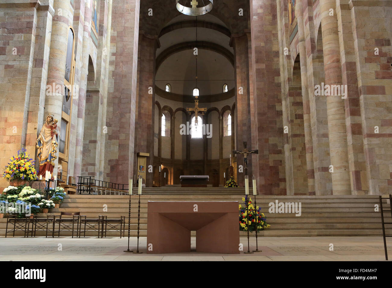 Altare. L'Imperial Basilica Cattedrale dell Assunzione e Santo Stefano. La Cattedrale di Speyer. Foto Stock