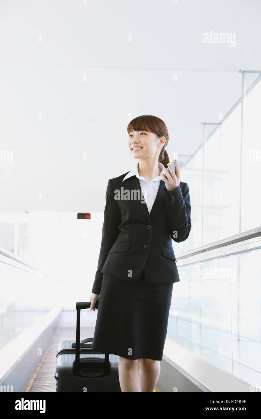 Imprenditrice all'aeroporto Foto Stock