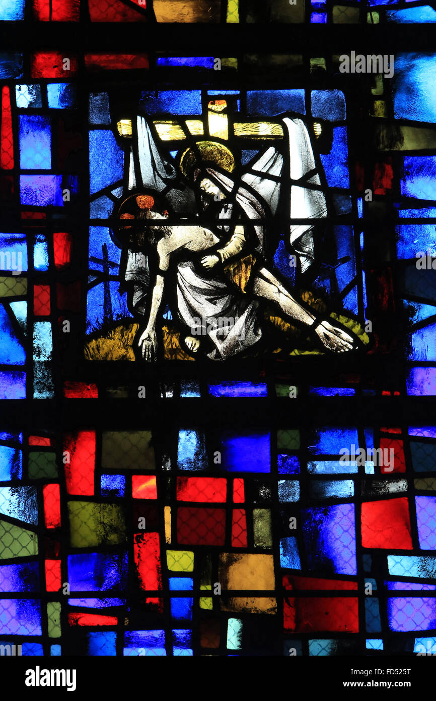 La passione di Cristo. La discesa di Cristo. Cappella di Santa Giovanna d'arco. Finestra di vetro colorato. Cattedrale di Beauvais. Foto Stock