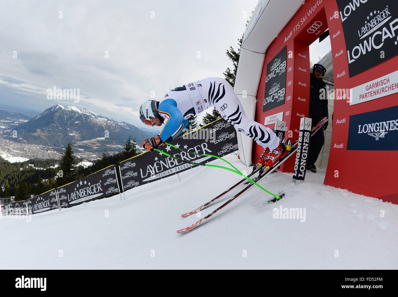Garmisch-Partenkirchen (Germania). 28 gen, 2016. Andreas Sander della Germania in azione durante gli uomini della formazione in discesa round per la Coppa del Mondo di sci a Garmisch-Partenkirchen, in Germania, 28 gennaio 2016. Foto: ANGELIKA WARMUTH/dpa/Alamy Live News Foto Stock