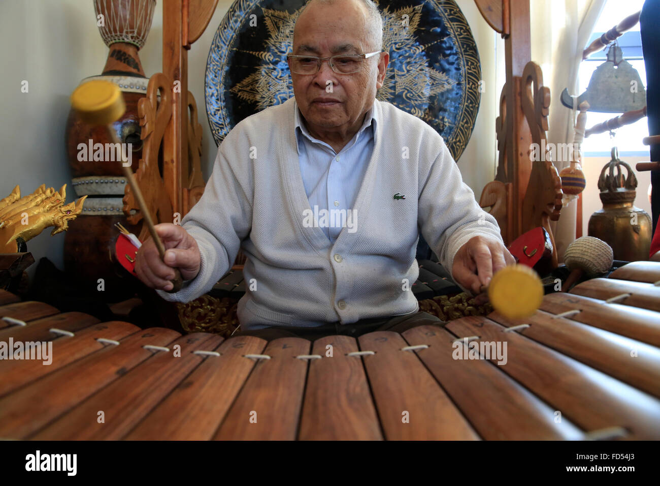 Wat Velouvanaram. Il laotiano musica tradizionale. Xilofono Lanat. Foto Stock