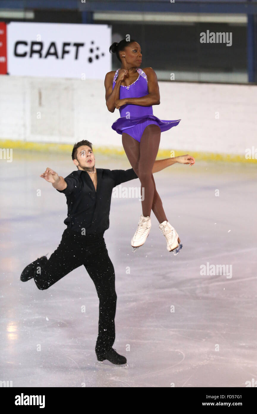La figura pattinare serata di gala. Il team francese. Vanessa James e Morgan Cipres. Saint-Gervais les Bains. La Francia. Foto Stock