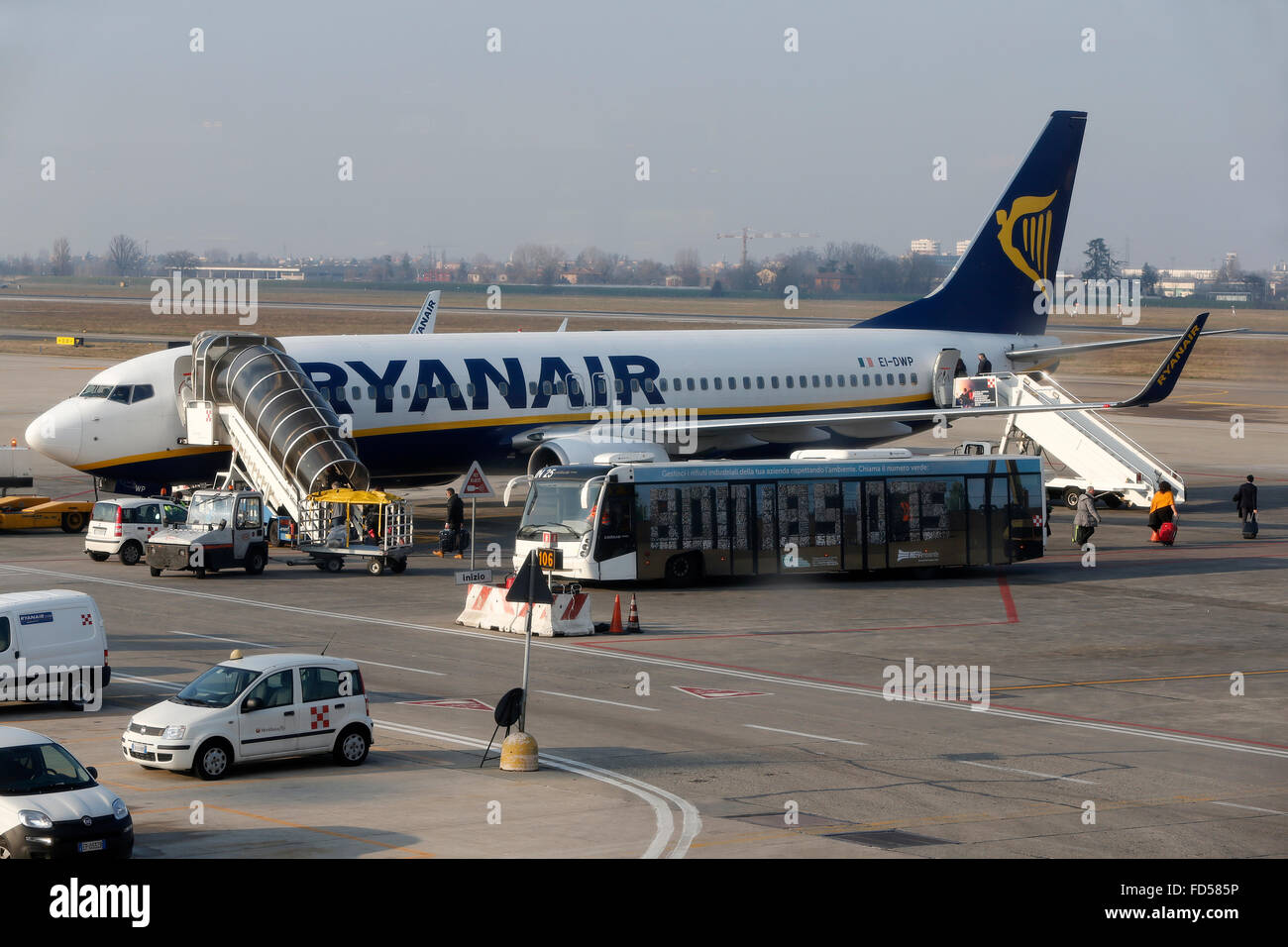 Piano di Ryanair a Bologna aeroporto. Foto Stock