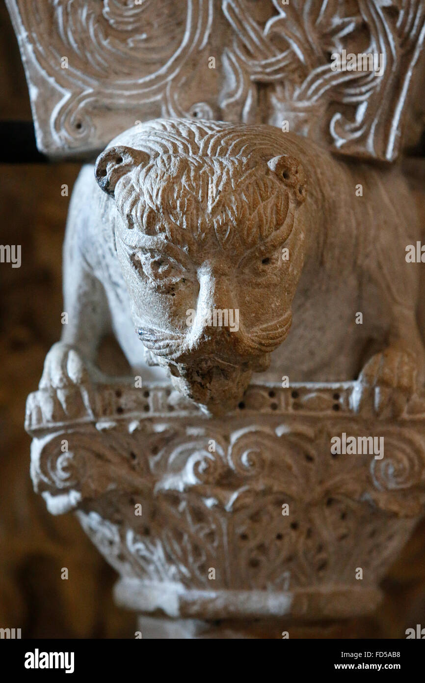 Sant'Ambrogio nella basilica, Milano. Ambone. Romanico lombardo art. Foto Stock