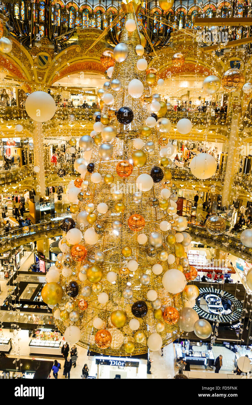 Interno decorazioni di Natale presso Galeries Lafayette shopping mall, Parigi, Francia. Foto Stock