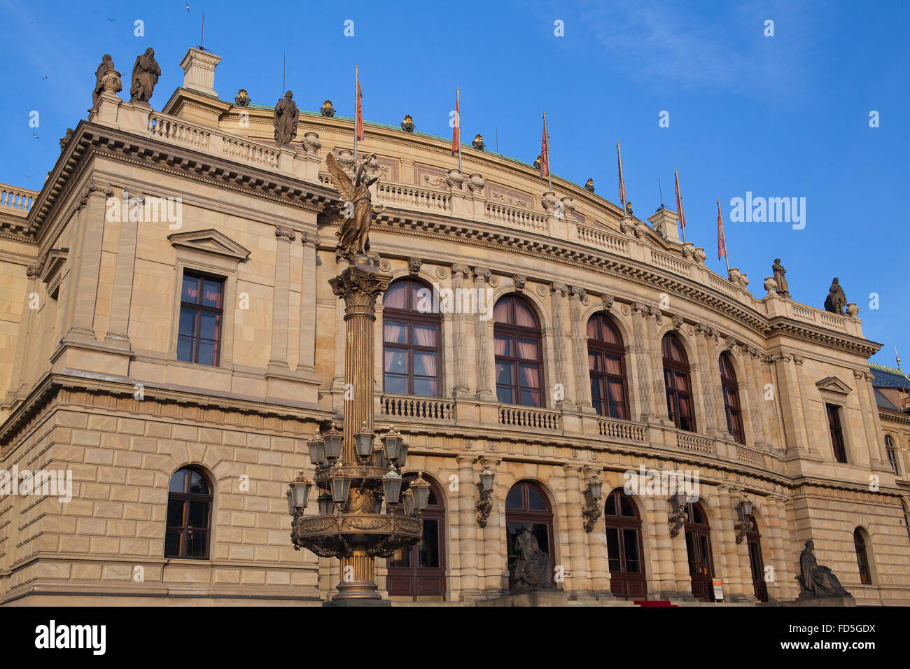 La sala concerti Rudolfinum. Rudolfinum e un auditorium della musica e la casa dell'Orchestra Filarmonica Ceca a Praga Foto Stock