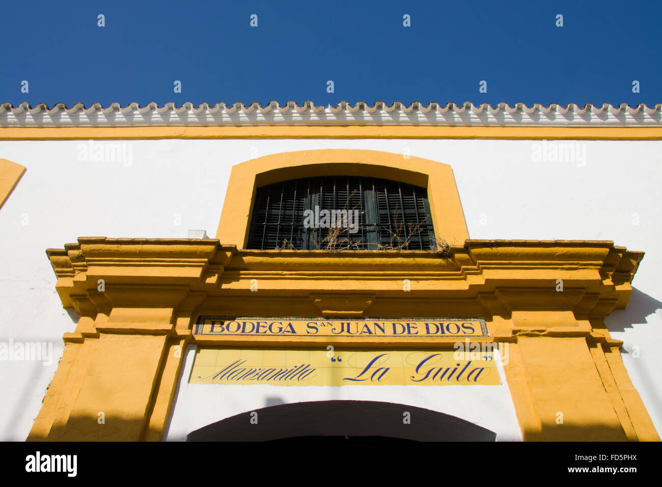 SANLUCAR Spagna - 4 Agosto 2009: famoso sherry manzanilla o cantina porta, a Sanlucar de Barrameda, Spagna Foto Stock