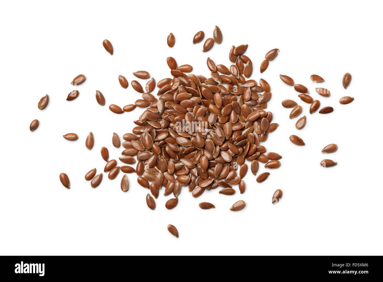 Cumulo di i semi di lino su sfondo bianco Foto Stock