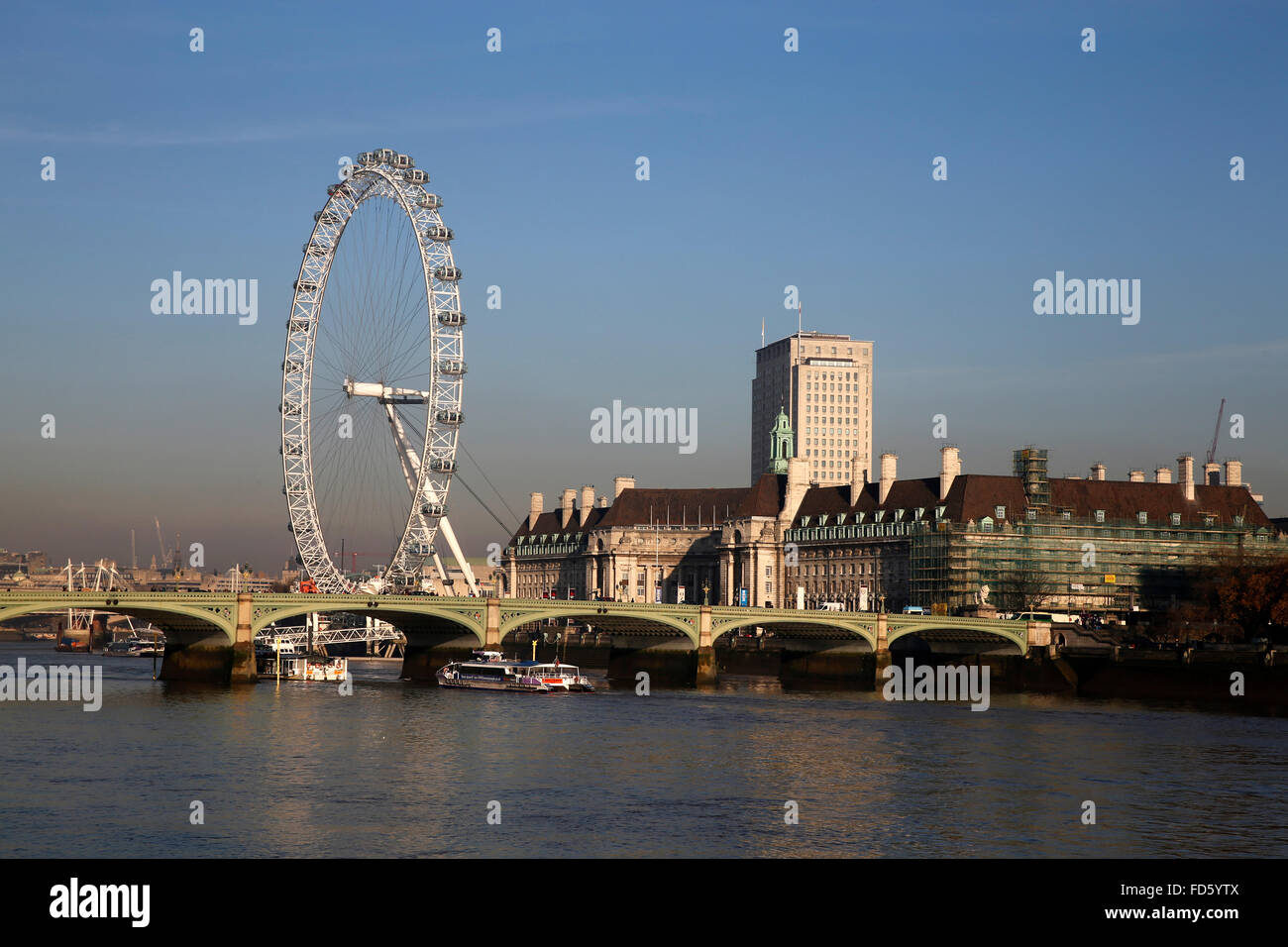 Il fiume Tamigi in London - London Eye Foto Stock