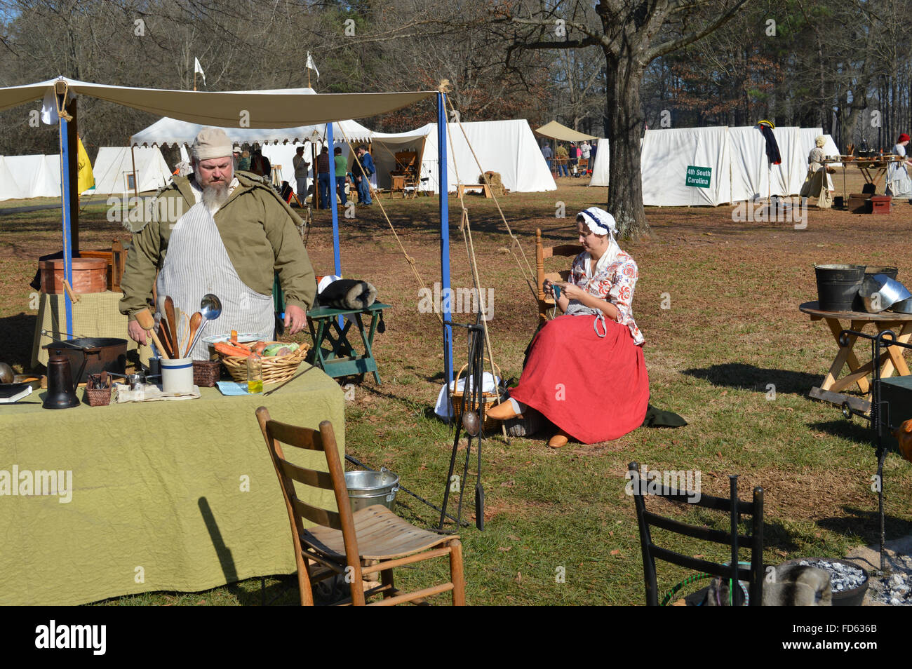 Una rievocazione storica della battaglia di Cowpens in Cowpens, Carolina del Sud. I partecipanti hanno istituito una guerra rivoluzionaria americana camp. Foto Stock