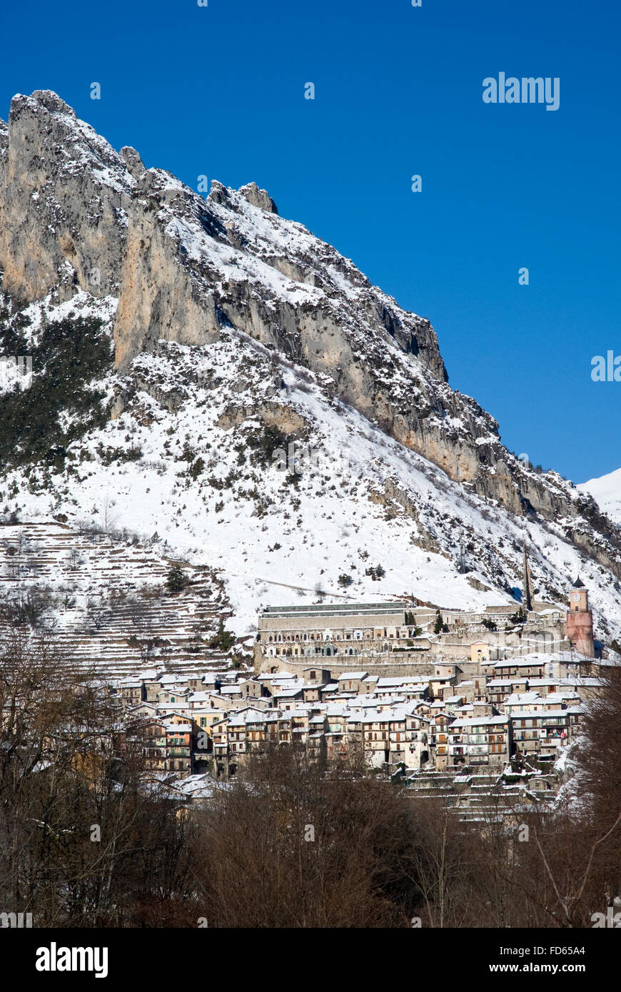 Montagna innevata al delle Alpi Marittime Foto Stock