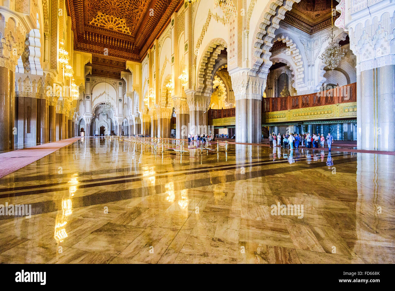 Interno della moschea di Hassan II. Si tratta della più grande moschea del Marocco. Foto Stock