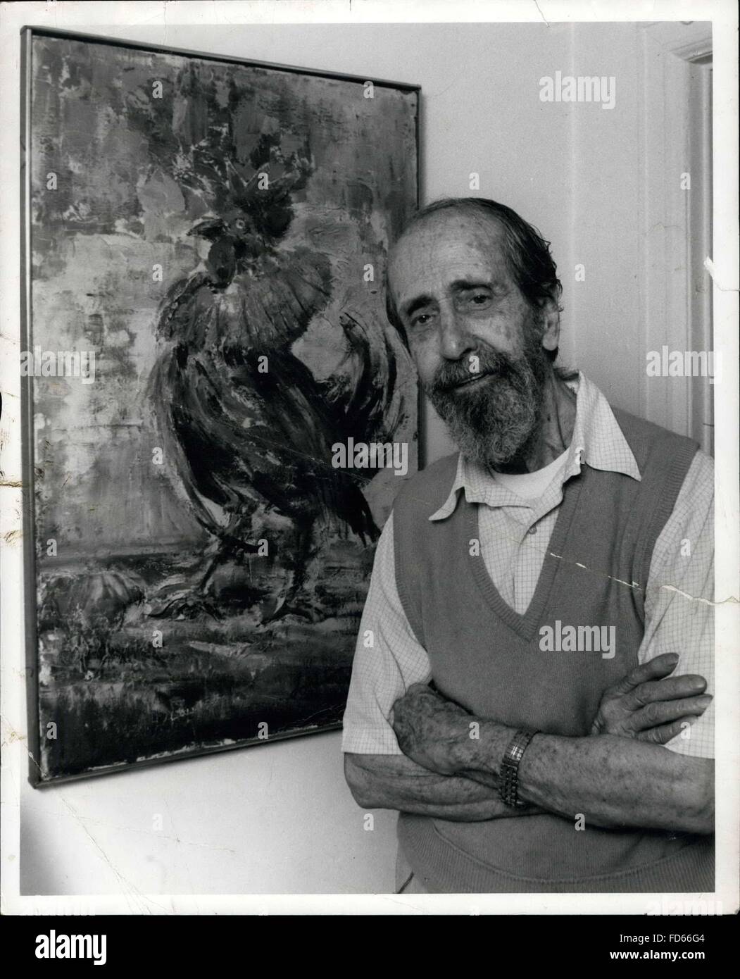 1978 - Scultore Jose de Creeft la sua amata pet rooster, chi è stato alimentato con uve dal padrone la mano e una volta condiviso il suo villaggio di Greenwich Studio. Quando de Creeft e sua moglie spostata in altri quartieri che non sono in grado di prendere Roosty e l'uccello è stato che vi soggiornarono su amici nel paese - da cui egli non ha mai recuperato. L'Uccello morì dopo un breve periodo di tempo. Mostra fotografica di Jose De Creeft con la sua impressione di olio del maestoso Roosty. Lo scultore dipinge e disegna prodigiosamente - per quanto riguarda il tutto come parte della sua arte e non un fine in sé. (Credito Immagine: © Keystone Pictures USA/ZUMAPRESS.com) Foto Stock