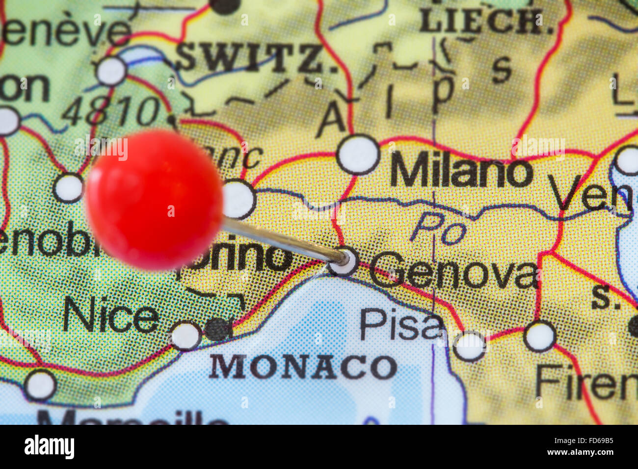 Close-up di una puntina rossa in una mappa di Genova (Genova). Foto Stock