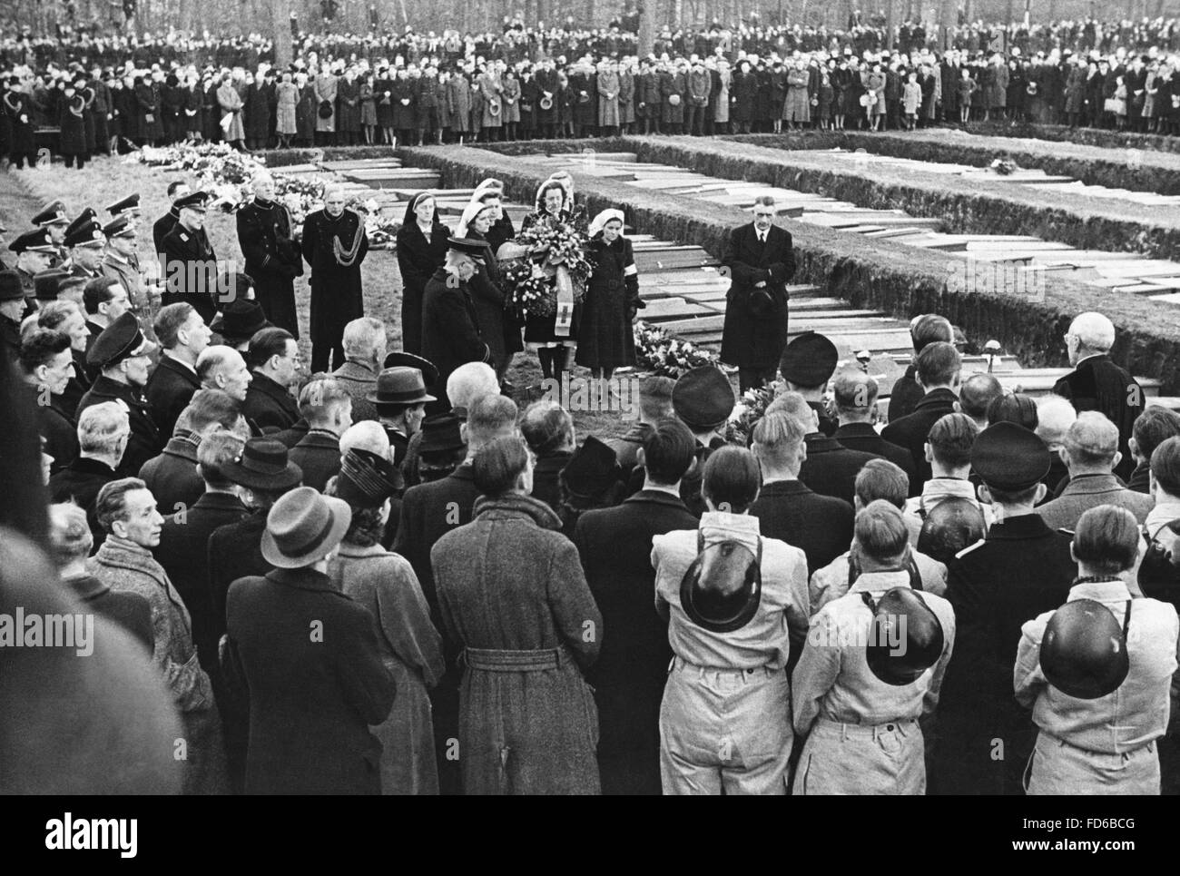 La sepoltura delle vittime della bomba in Nimwegen, 1944 Foto Stock