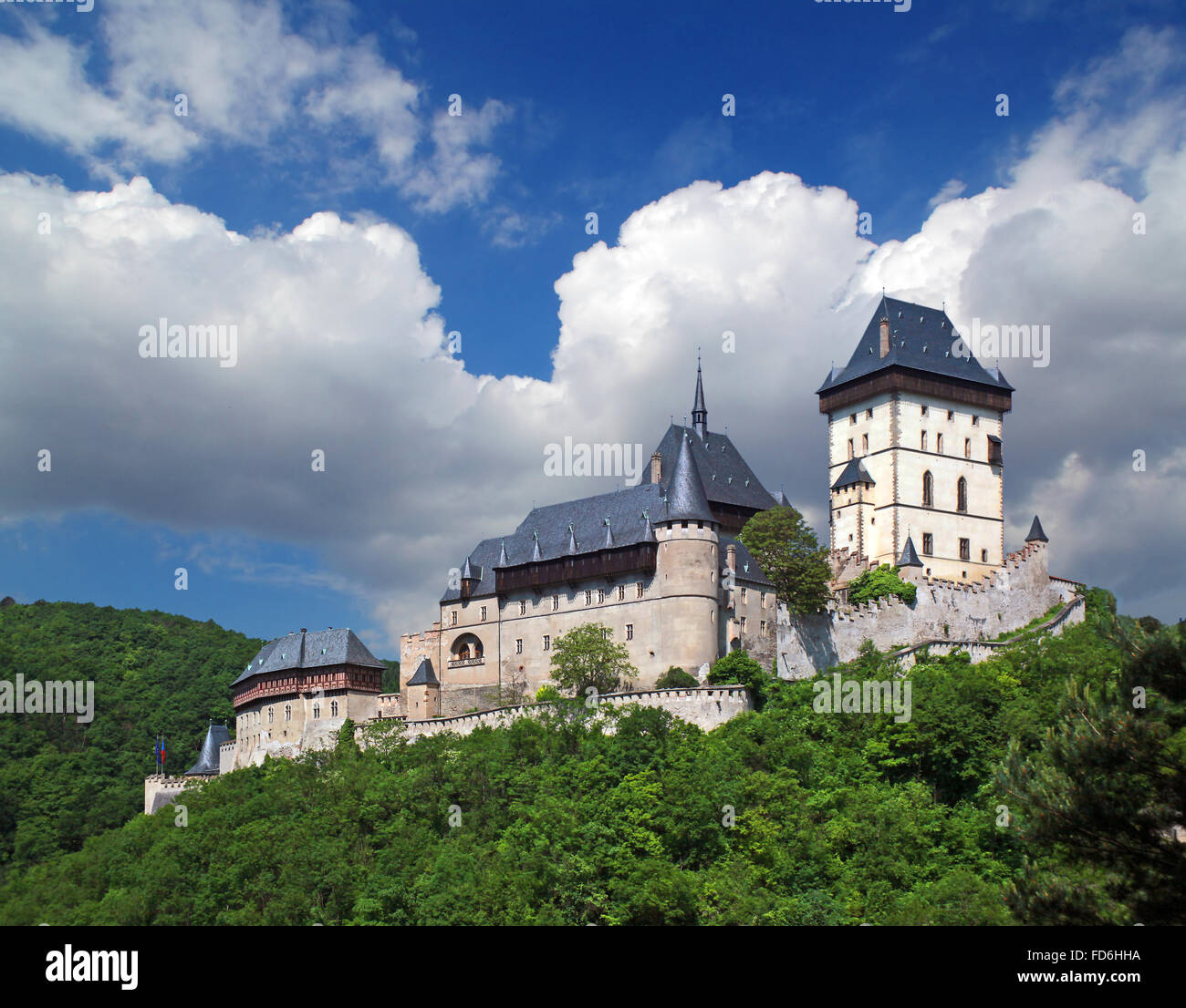 Il castello di Karlstejn, vista da sud - Repubblica Ceca Foto Stock