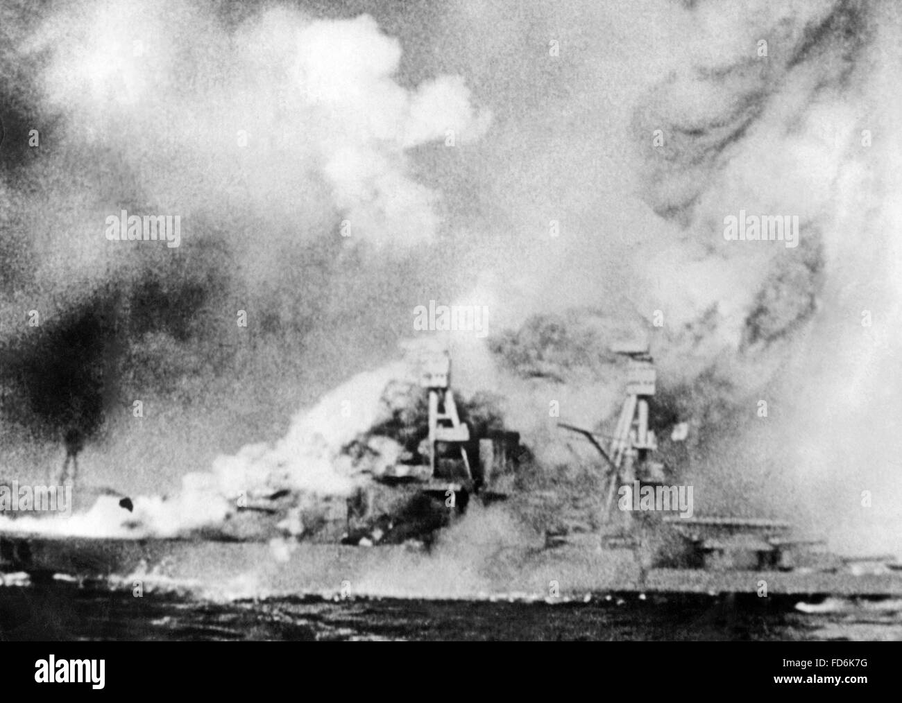 La masterizzazione corazzata nel porto di perla il 12/07/1941 Foto Stock