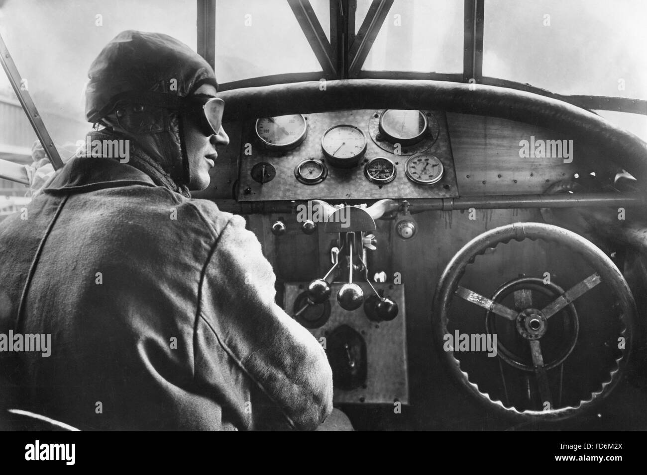 Il progetto pilota in una cabina di pilotaggio di un aereo passeggeri da Fokker, 1926 Foto Stock