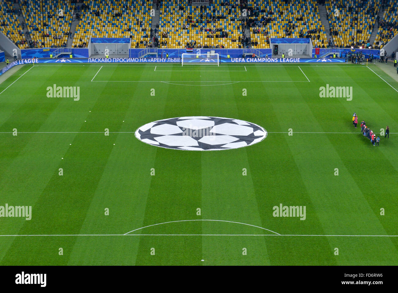 Vista dalla cima del Arena-Lviv allo stadio di calcio UEFA Foto Stock