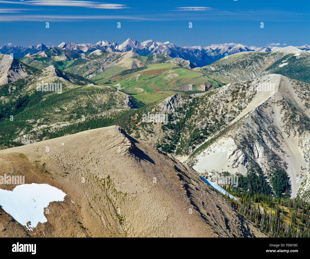 Picchi della gamma a dente di sega visto dalla corona montagna vicino a Augusta, montana Foto Stock
