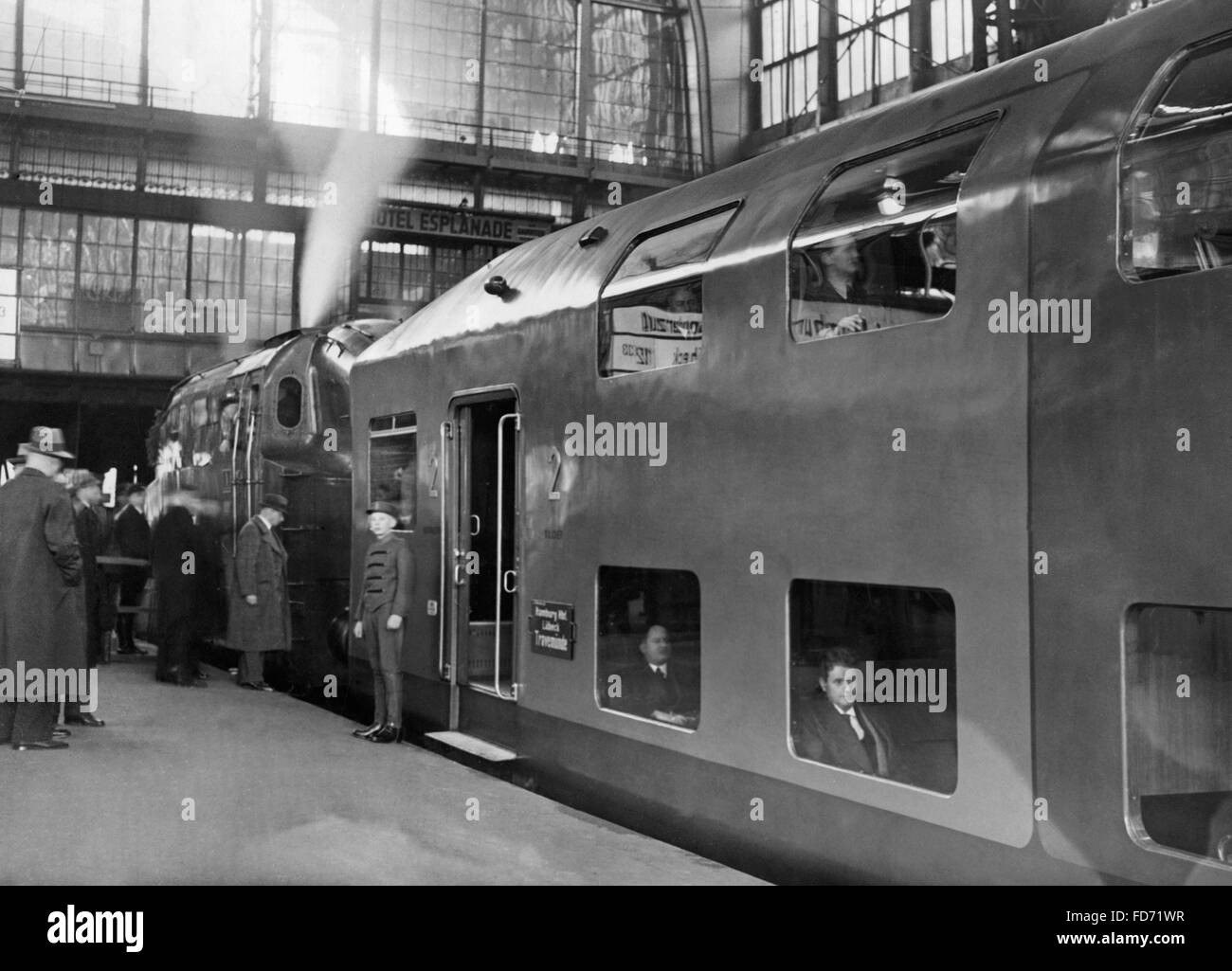 Semplificata bilivello treno a vapore, 1936 Foto Stock