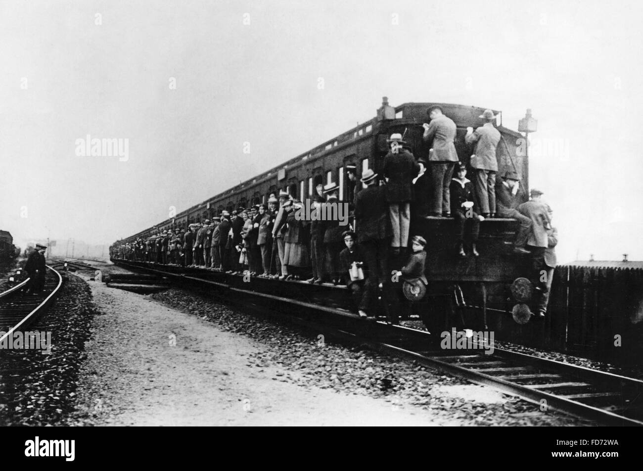 Treno sovraffollato in Berlino, 1919 Foto Stock