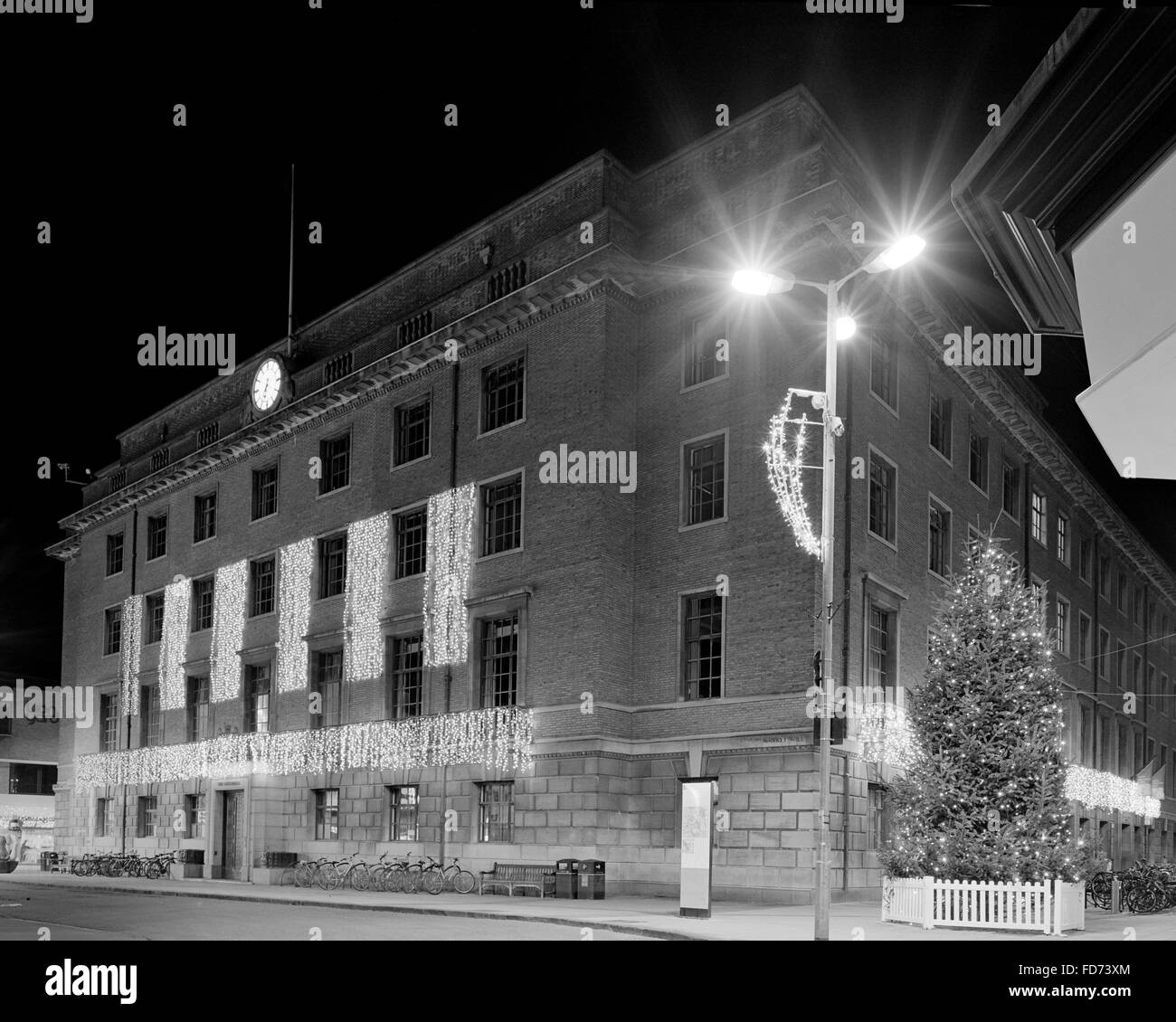 Cambridge Guildhall con le luci di Natale Foto Stock