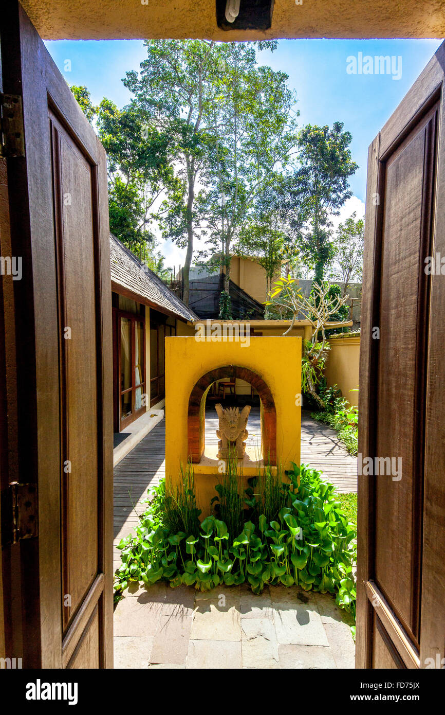 Casa altare in un hotel in stile Balinese, turismo, Ubud, Bali, Indonesia, Asia Foto Stock