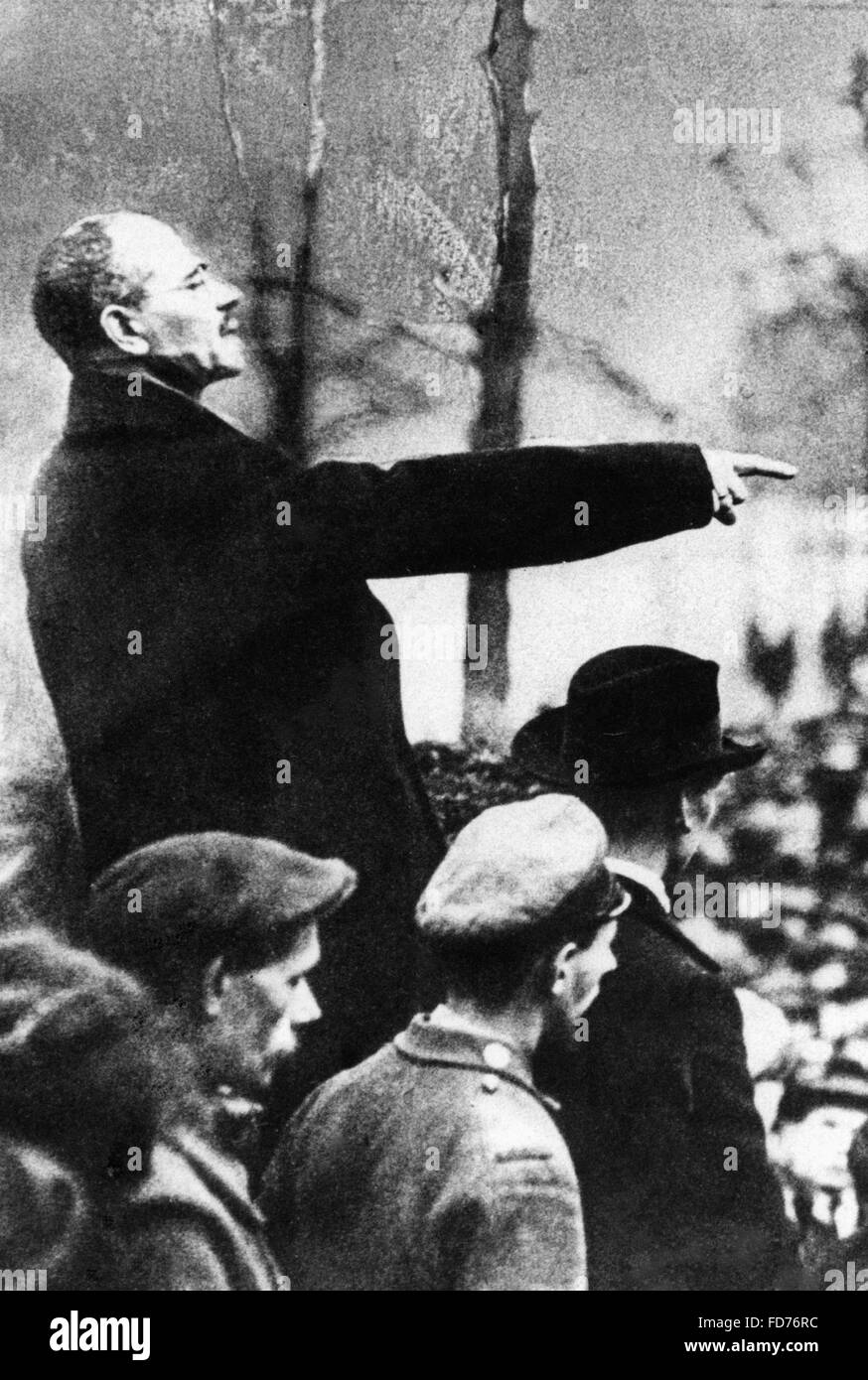Politico Karl Liebknecht come relatore al primo incontro pubblico del KPD in Berlino, 1918 Foto Stock