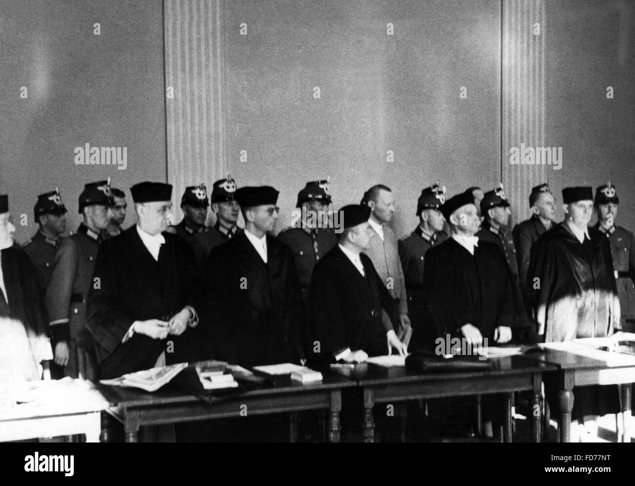 Erich Hoepner e Erwin von Witzleben davanti al tribunale del popolo di Berlino, 1944 Foto Stock