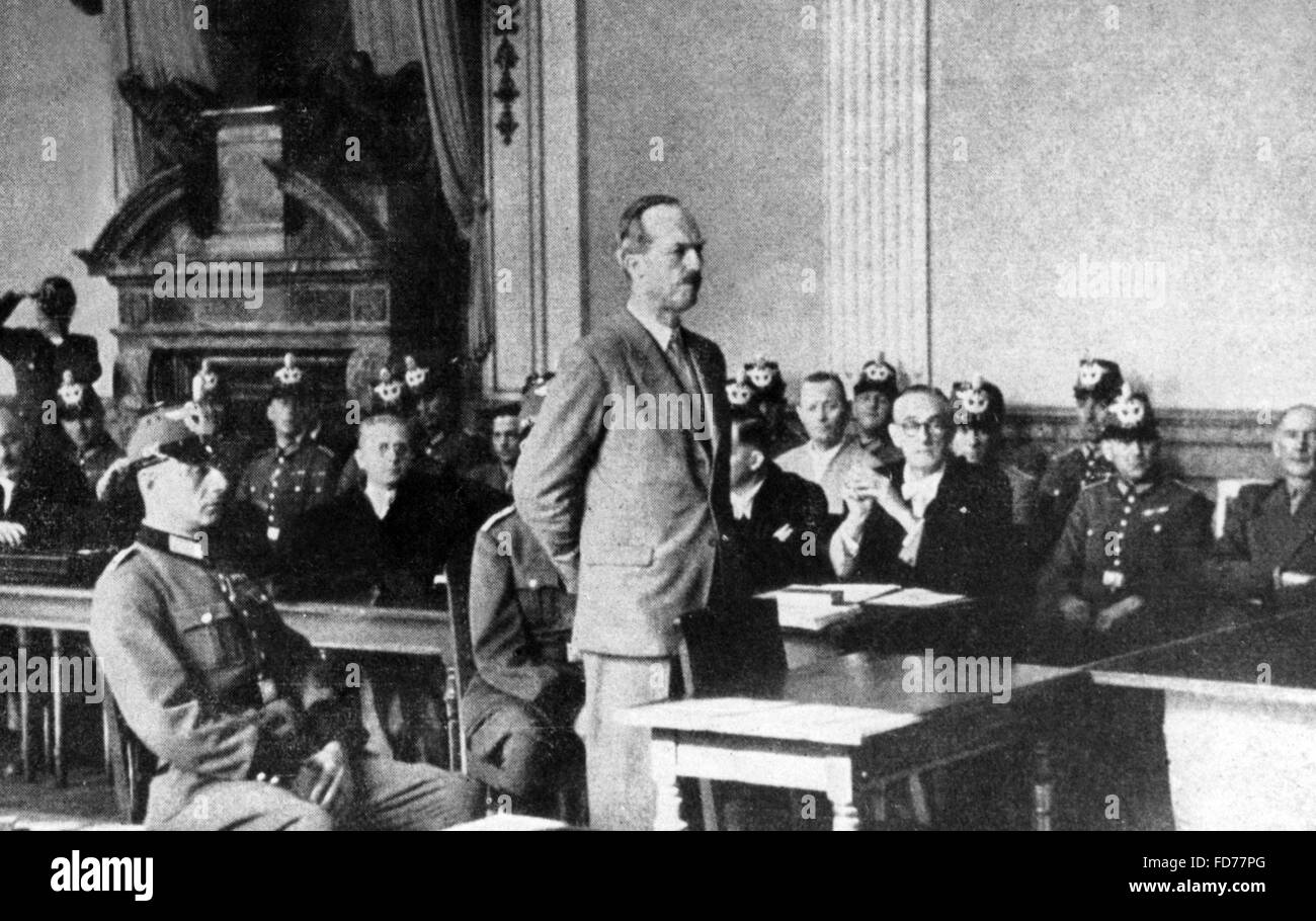 Paul von Hase davanti al tribunale del popolo di Berlino, 1944 Foto Stock